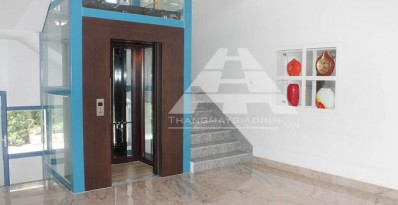 Lắp đặt thang máy quan sát Sakura bên bờ sông Sài gòn